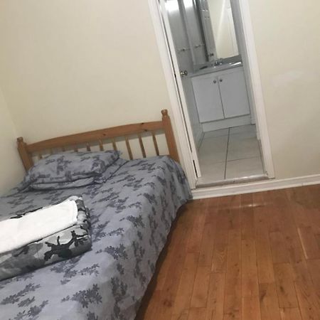 טורונטו Monthly University Apartment-Elizabeth מראה חיצוני תמונה
