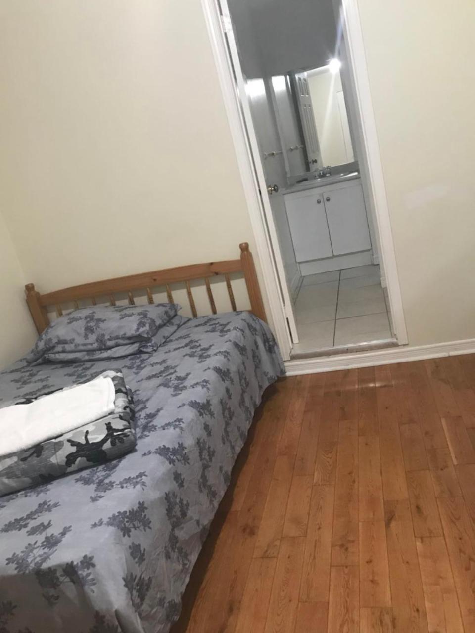 טורונטו Monthly University Apartment-Elizabeth מראה חיצוני תמונה