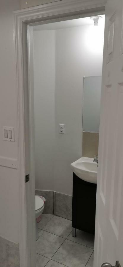 טורונטו Monthly University Apartment-Elizabeth מראה חיצוני תמונה
